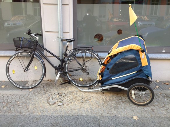 אופניים עם עגלת תינוק